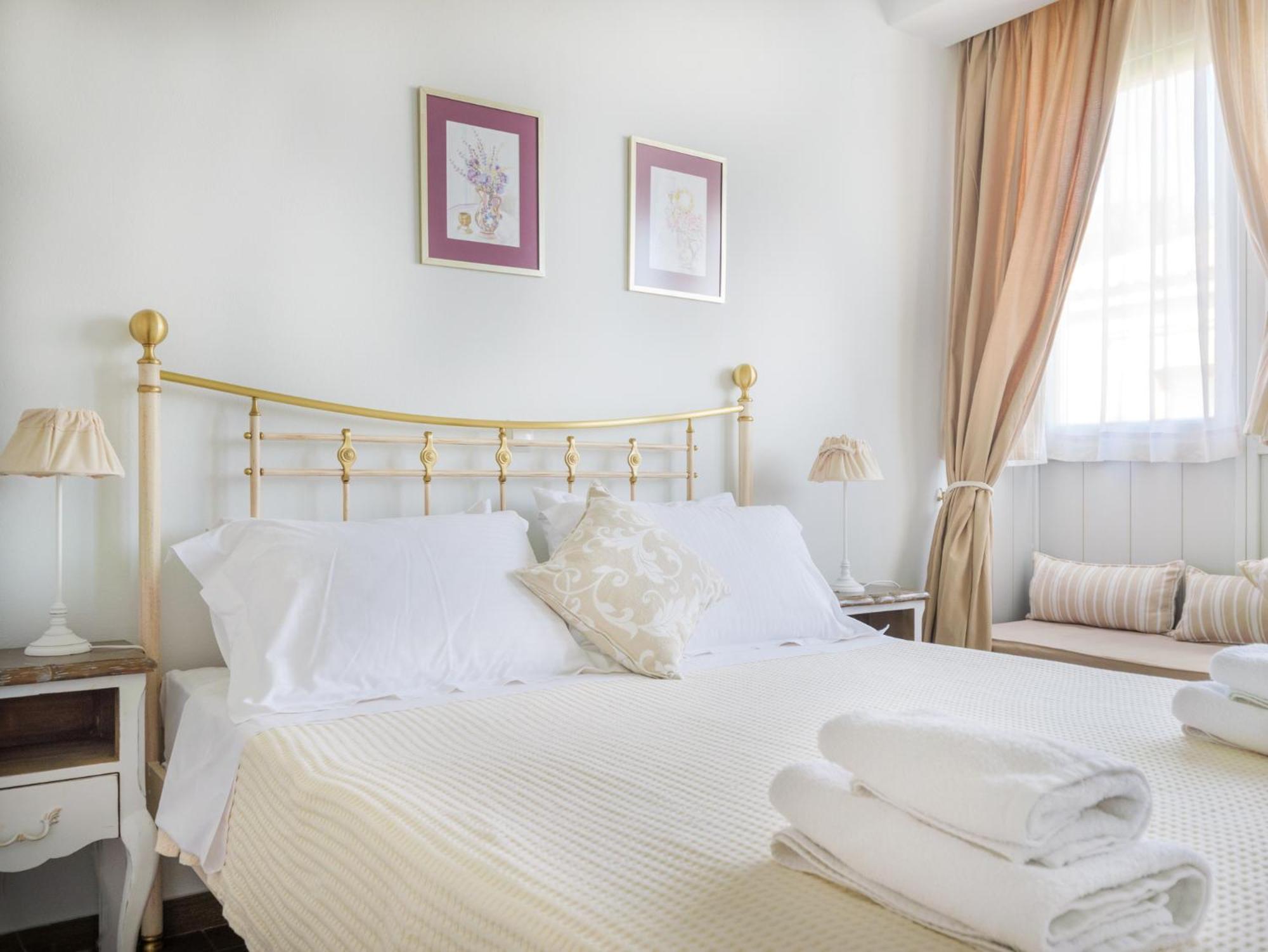 Heliades Maisonettes 미팀나 외부 사진